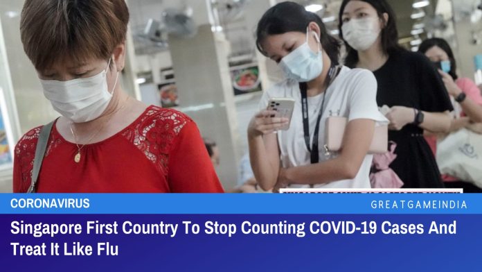 सिंगापुर पहला देश जिसने दैनिक COVID-19 मामलों की गिनती बंद कर दी और इसे सामान्य फ्लू की तरह माना
